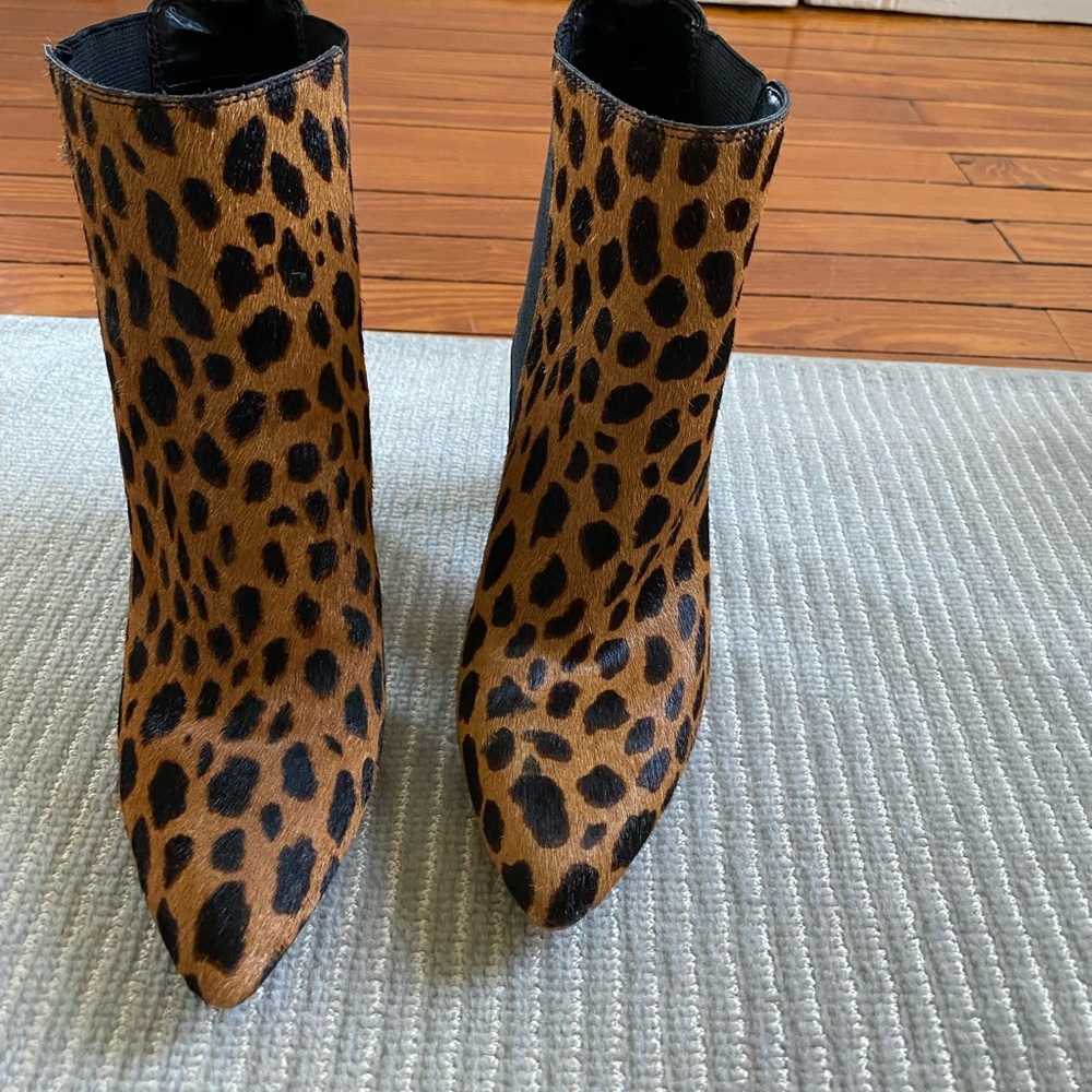 Vince Camuto Animal Print Booties Size 8.5